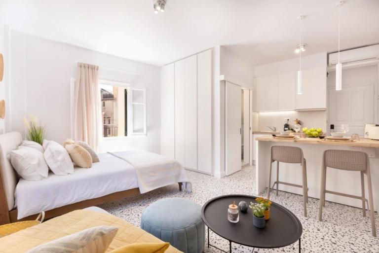 Little Bright Studio · Corfu Old Town - B&B Karyófyto