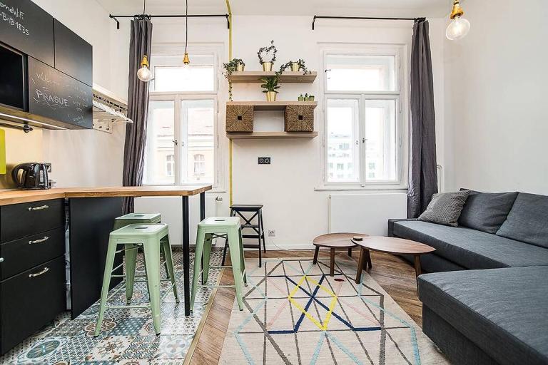 Central designer studio by beautiful park & church - Ferienwohnung Prag