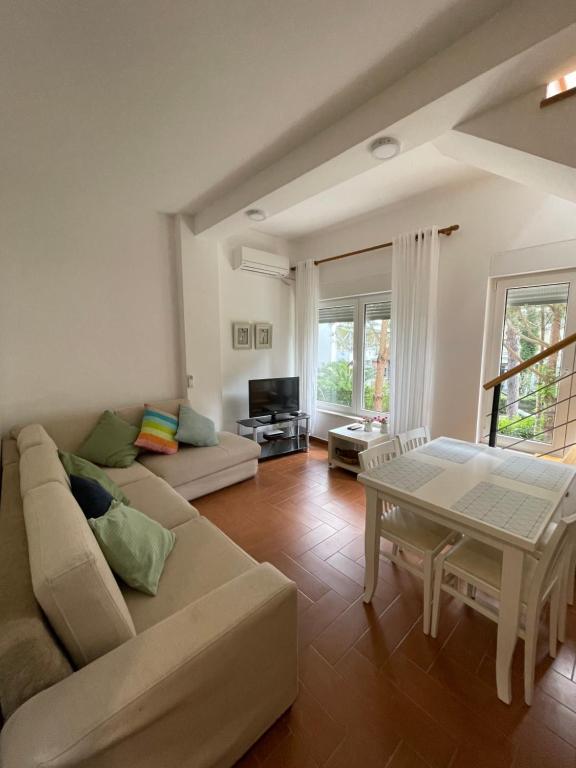 Gjiri Lalzit Apartment - Chambres d'hôtes Durrës