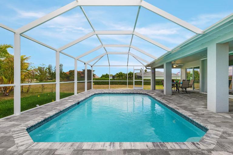 Newly built home with heated pool, close to many amenities - Villa Sandle - B&B Cape Coral