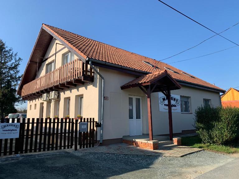 Május 1 Vendégház- Sé - B&B Sé