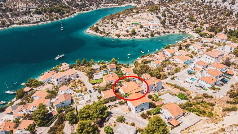 Fully renovated one bedroom apartment with a seaview - A - B&B Sevid