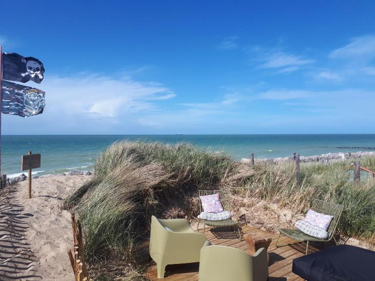 sangatte " Les Terrasses" maison front de mer Les pieds dans l'eau pleine de charme Cap Blanc Nez Côte d'Opale - B&B Sangatte