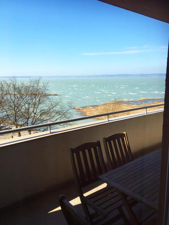 Club 218 Wellness Luxus Apartman - B&B Siófok