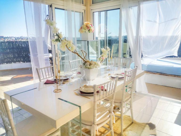 Penthouse with Private Rooftop & Seaview - Bed and Breakfast Guia