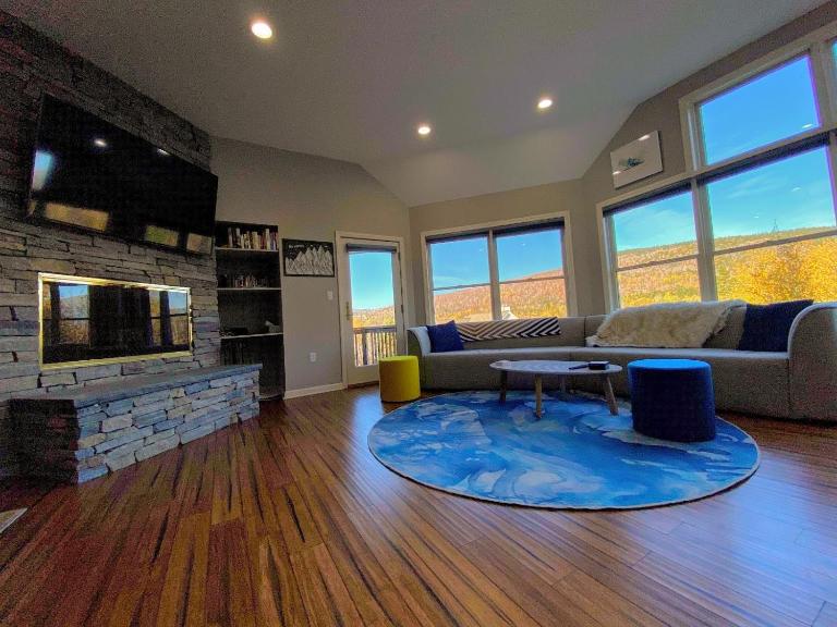 E7 Sunny Bretton Woods private home next to the slopes of Bretton Woods Hot Tub, Wifi - Ferienwohnung Carroll