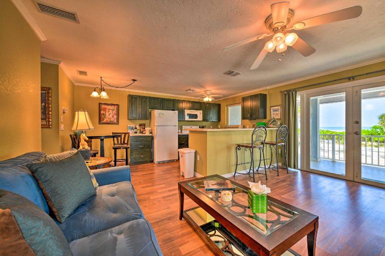 Bright Coastal Condo: Walk to Lido Key Beach! - Chambres d'hôtes Sarasota