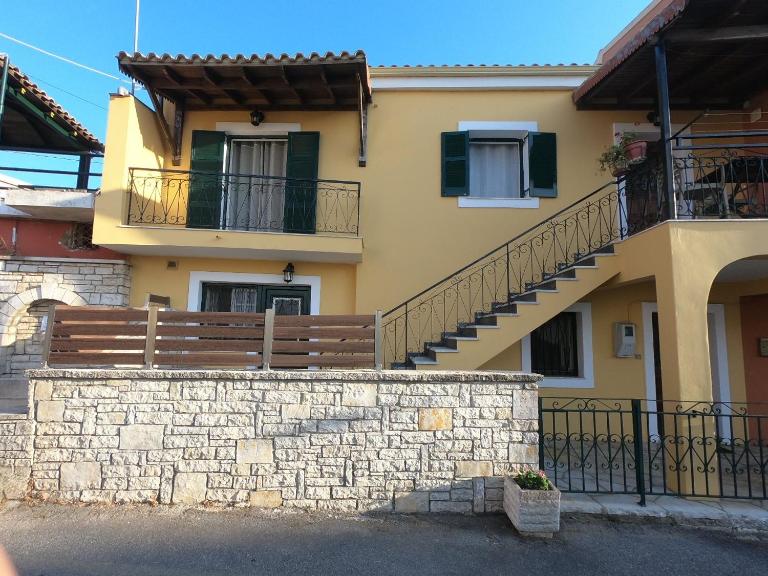 Alexandros House with private parcking - B&B Vátos