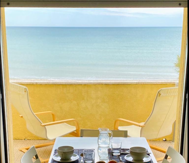 appartamento terrazzo fronte mare - Bed and Breakfast Marina di Montemarciano