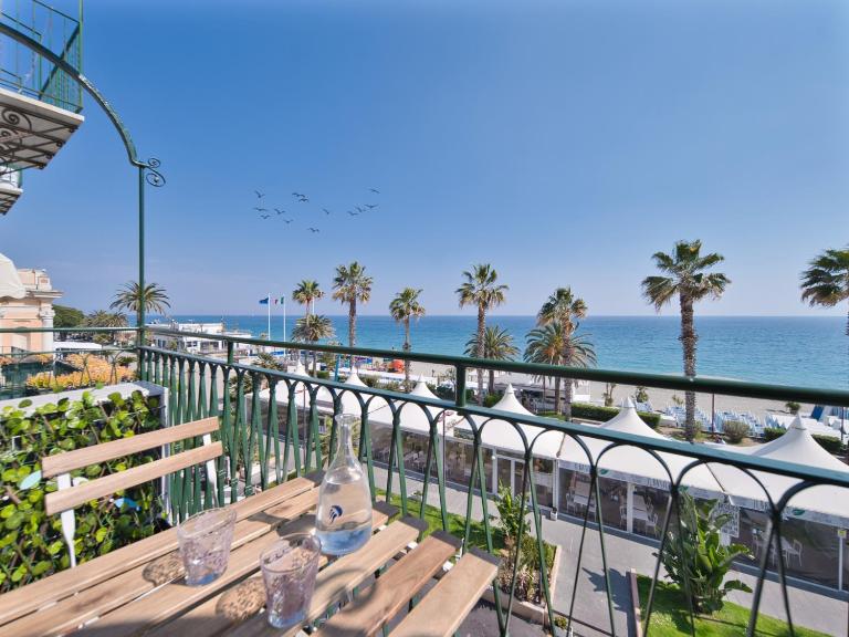 Medusa Apartment - Lungomare - B&B Finale Ligure