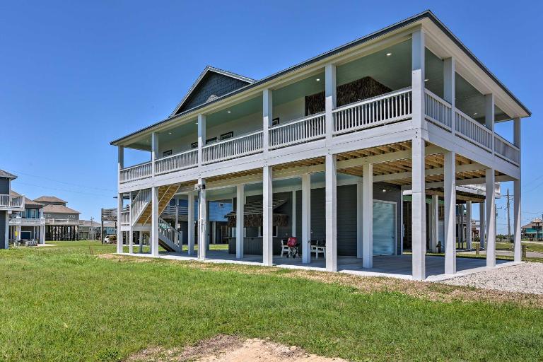 Steps to Coast: Bolivar Peninsula Beach House! - Bed and Breakfast Bolivar Peninsula