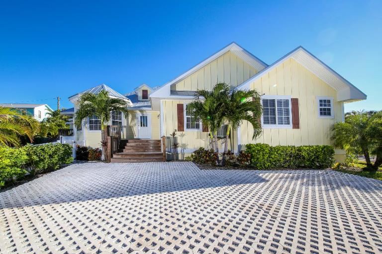 Starfish Isle by Beach Retreats - B&B Holmes Beach