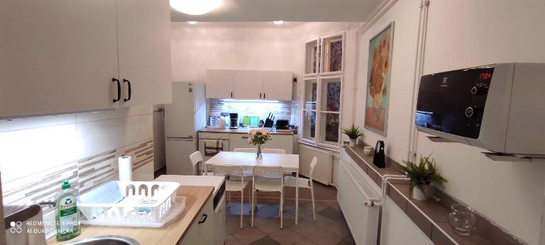 FSQH UNDER Apartman - B&B Szeged