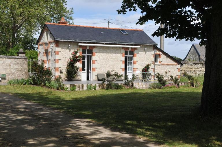 PETITE MAISON des ROSES - GITE 2 Personnes - Chambres d'hôtes Brain-sur-Allonnes