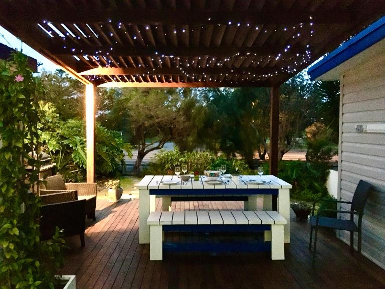 SHELLHARBOUR BEACH COTTAGE - Stroll to Beach flags - Back gate straight to Beach, Front gate walk to new Marina - B&B Shellharbour Village