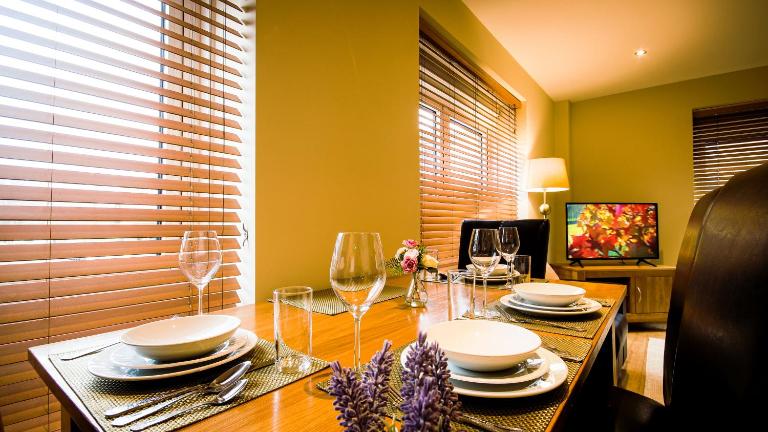 Superb City Center 1 or 2 BR Apts King Bed - Bed and Breakfast Southampton