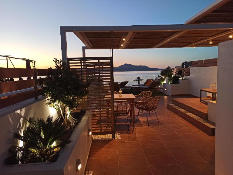Panos Apartment - Bed and Breakfast Almirida