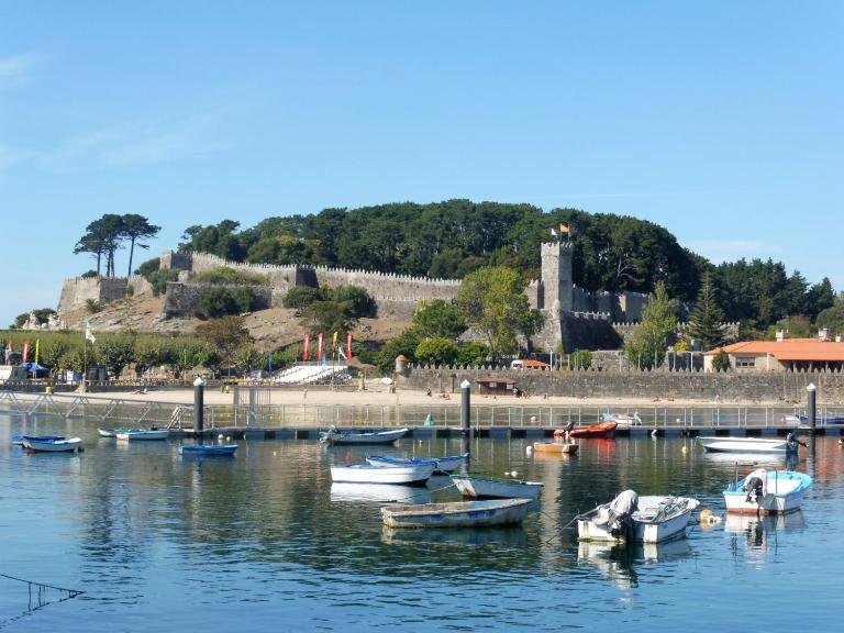 BAIONA PRIMERA LINEA PLAYA 6 HUESPED CON GARAJE - B&B Baiona
