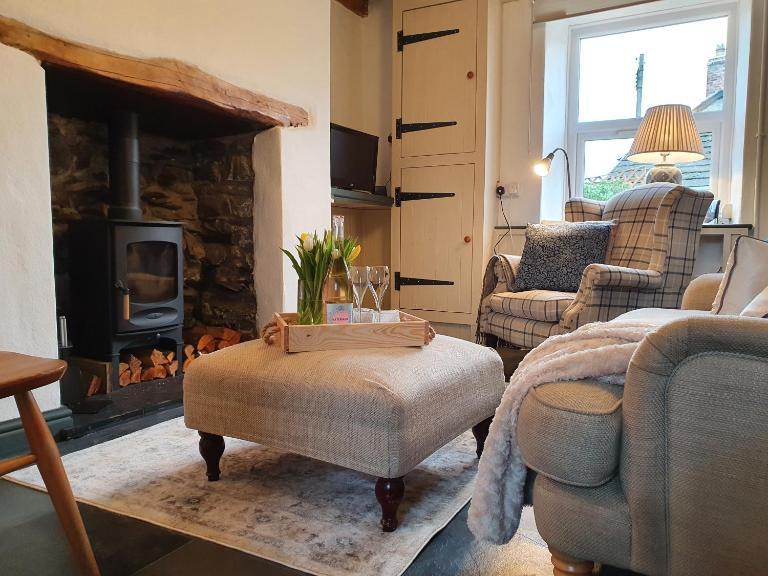 Llangollen 1-Bed Cottage Sleeps 2 with Parking - B&B Llangollen
