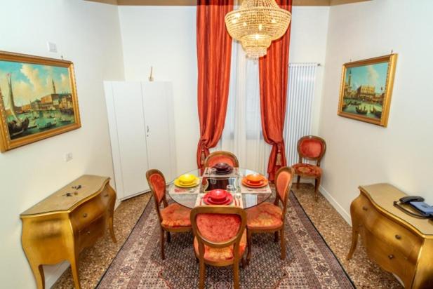 LUXURY APARTMENT San Marco Experience - B&B Venecia