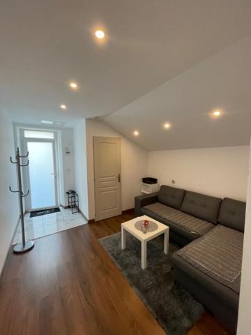 Studio privée Vesoul -Wifi,TV,Clim,Parking gratuit - Chambres d'hôtes Vesoul