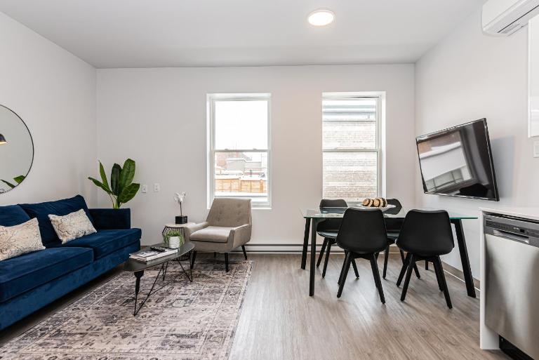 Modern and New Studio in the Heart of the City by Den Stays - Ferienwohnung Montreal