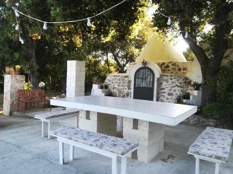 Trullo Alessandro e Villa Raffaela - B&B San Vito dei Normanni