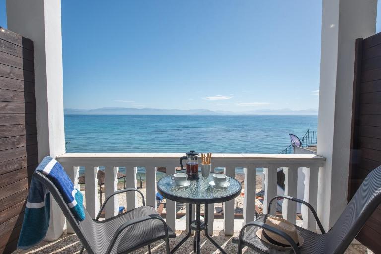 Galini Beach Studios and Penthouse - B&B Mesongí