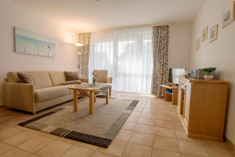 Residenz am Strand Ostseeglück - Wohnung 1-13 - Bed and Breakfast Zingst