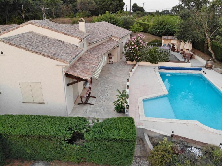Villa climatisée avec piscine - B&B Pont-Saint-Esprit