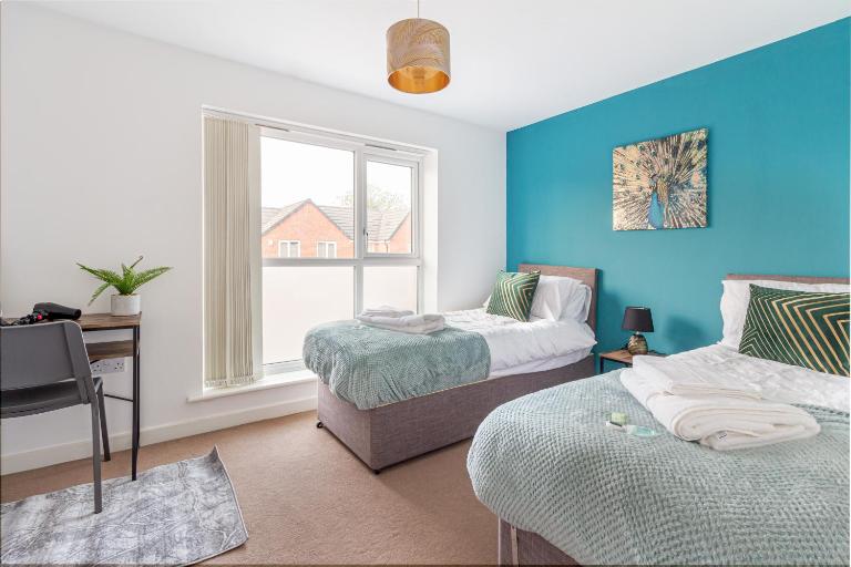 Liberty House - Perfect for Contractors - 2 Off-Road Parking Spaces - Bed and Breakfast Wolverhampton