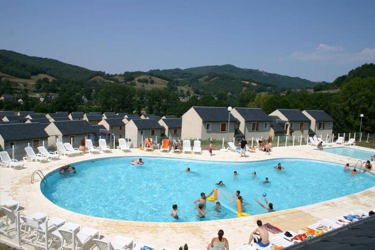 Appart T2 Village vacance 3 étoiles St Geniez d'Olt 2 piscines chauffées 75 - B&B Pierrefiche
