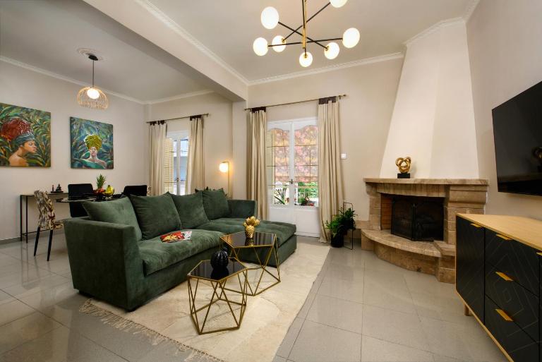 Regina's Downtown Apartment by CorfuEscapes - B&B Karyófyto