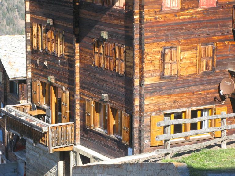 Alpia 26 - Zwei Zimmerwohnung in traditionellem Walliser Haus - B&B Gasenried