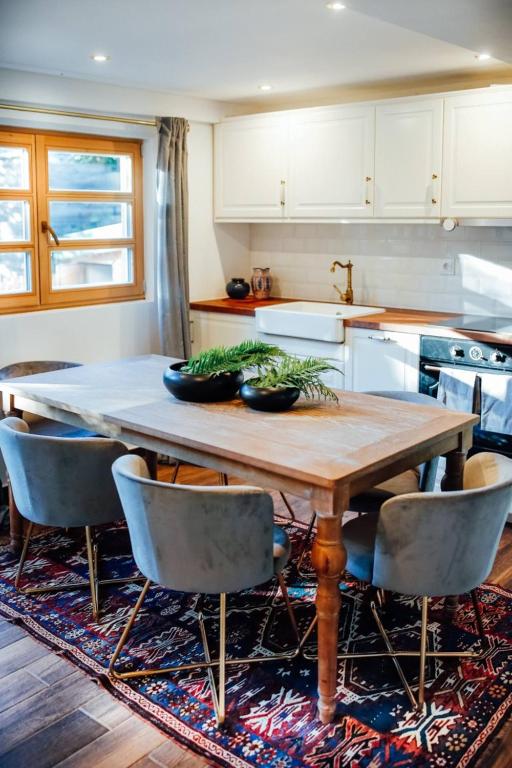 Apartment Aussee- Hallsatt Salzherrenhof- Küche, WLAN, Netflix - Bed and Breakfast Bad Aussee