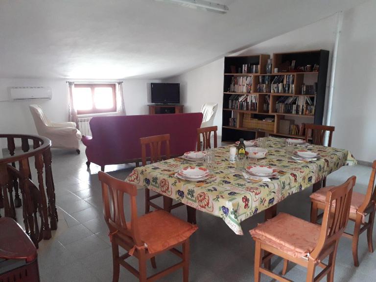 Spacious attic apartment - B&B Olmedo