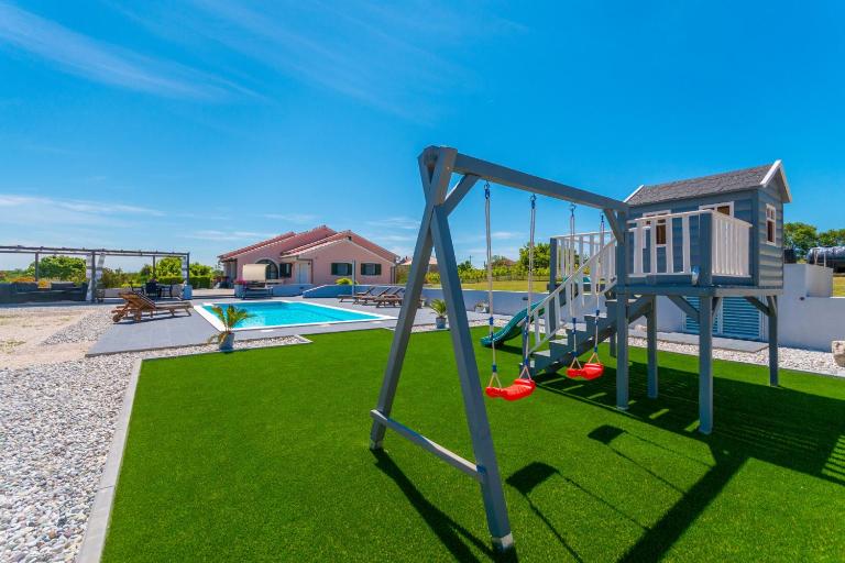 Villa Perini Dvori - B&B Zemunik Donji