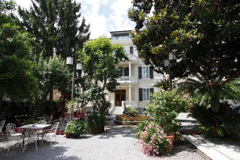 Genovese Villa Elena Residence - Bed and Breakfast Varazze