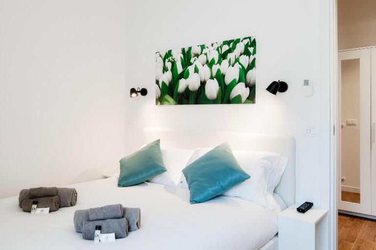 White Loft by "The House Of Travelers" - B&B Como