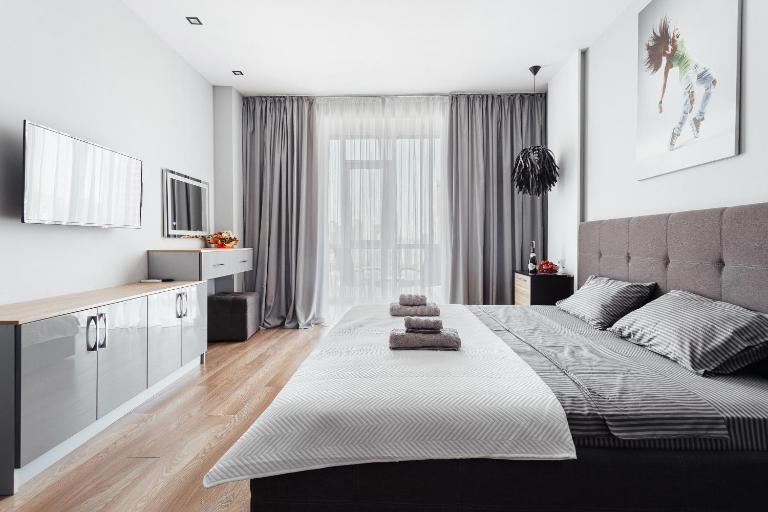 Grey Apartment in 14 floor - B&B Odesa