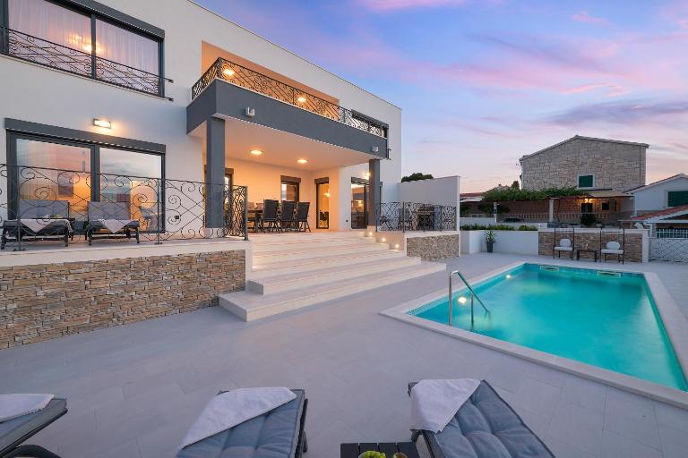 Villa Allure - Ferienwohnung Sutivan