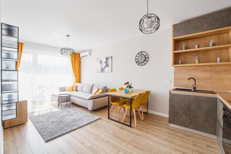 Gorgeous Home at Prima Universitatii - Bed and Breakfast Oradea