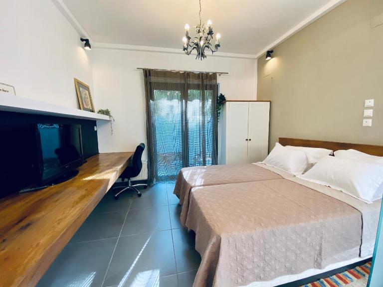 Small Gem Studio Athens, next to metro nomismatokopeio - B&B Atene