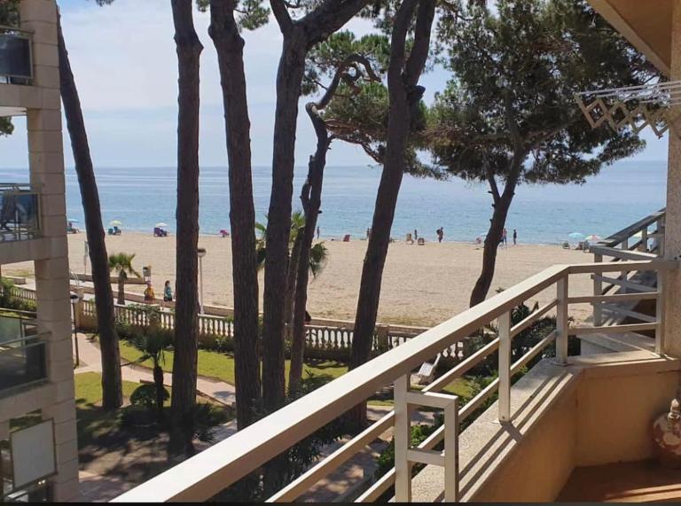APARTAMENTO A 1ª LINEA DE MAR, VILAFORTUNY - Chambres d'hôtes Cambrils