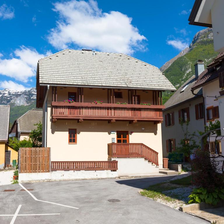 Thirsty River Apartments - Chambres d'hôtes Bovec