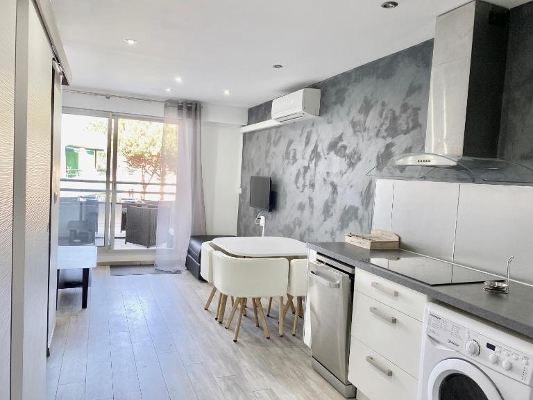 L'HERMITAGE - Studio moderne - Piscine - Ascenseur - Quart Golf - Chambres d'hôtes La Grande-Motte