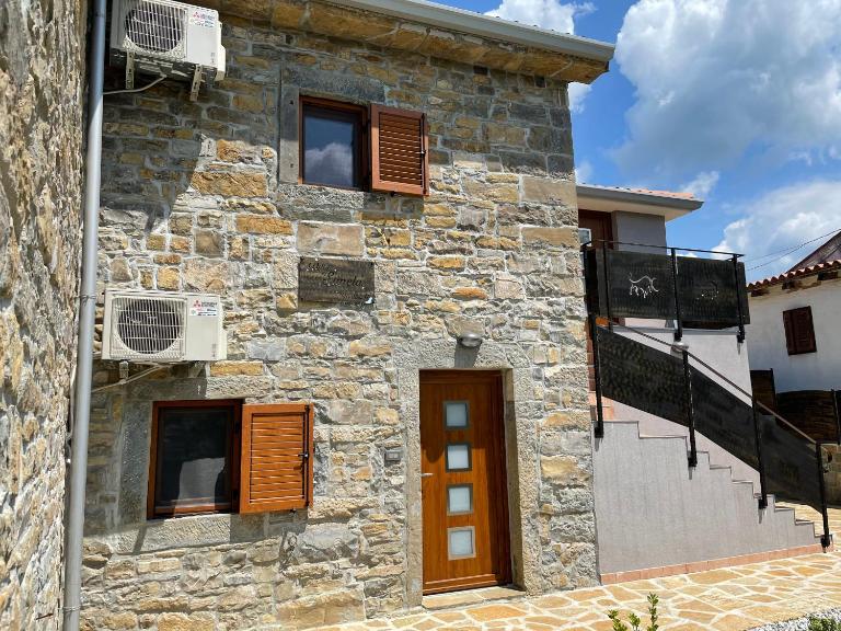 Villa Sanela - Bed and Breakfast Pobegi