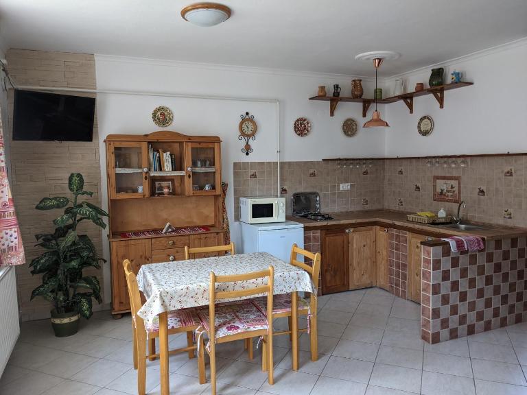 Rózsakert Vendégház - B&B Szomolya