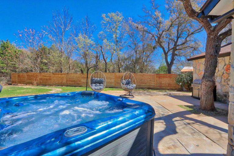Pancho and Leftys - Place - B&B Wimberley