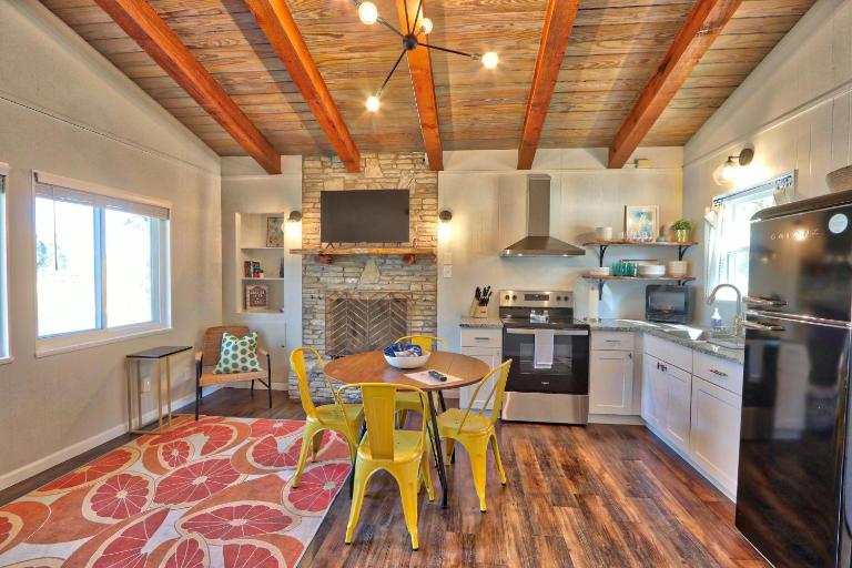Millies Cottages Unit 3 - Phyllis - B&B Canyon Lake